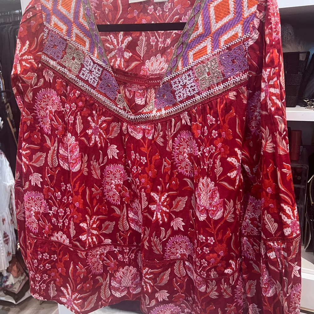 Rachel Zoe Red Graphic Blouse with Relaxed Fit and Tunic Sleeve
